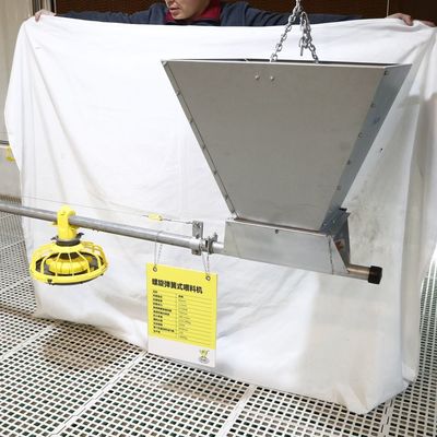 Ligne d'alimentation en plastique de volaille d'équipement de ferme de volaille garantie de 1 an